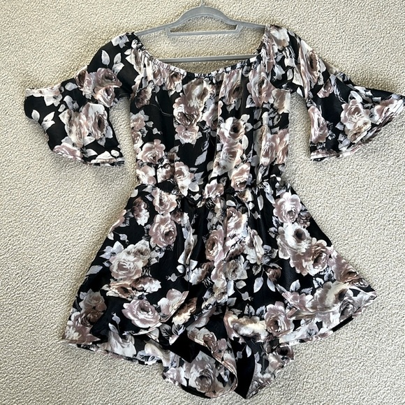 Floral Romper - Picture 1 of 4